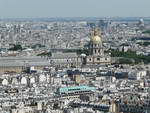 Eiffelturm Blick von der 2 Etage des Eiffelturms auf Paris mit dem Invalidendom.